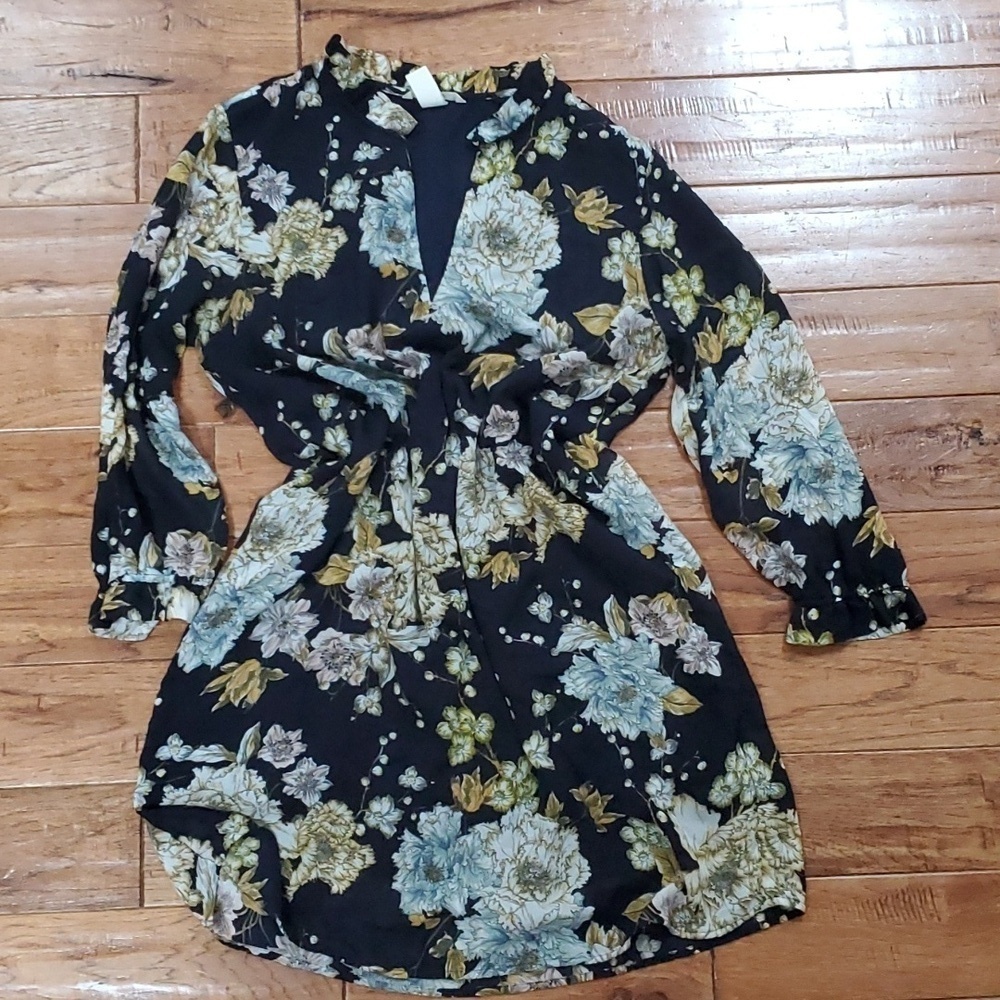 H&M v neck floral mini dress